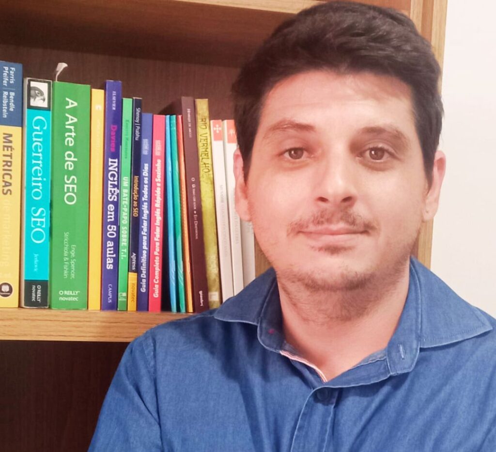 Bruno Aires é Professor em Marketing Digital, CEO da agência BF Digital Search, mantenedor do canal de notícias sobre marketing digital (Marketing de Busca e Notícias).